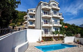 Villa Maria Apartments